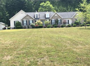 11 Golden Oak Dr, Huntington, WV 25701