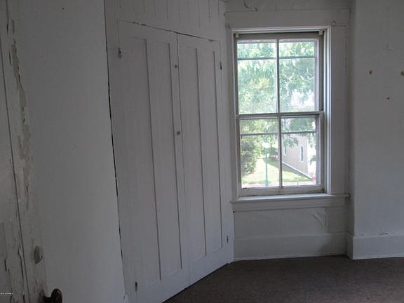 5th image of 727 Market St