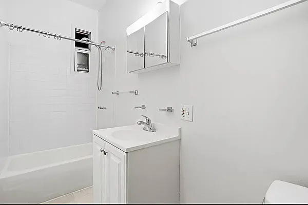 Rented by Douglas Elliman | media 19