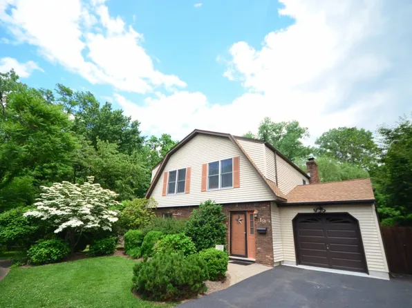 19 Idaho St, Dumont, NJ 07628