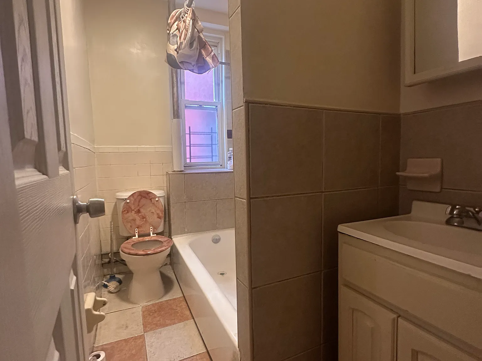 4 bed, $3,700 — Photo 1