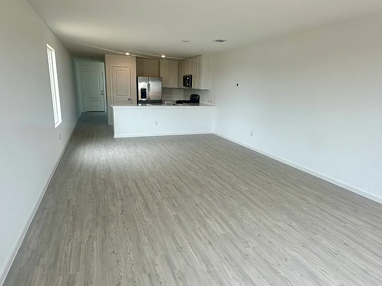102 Kayden Ct — Photo 4