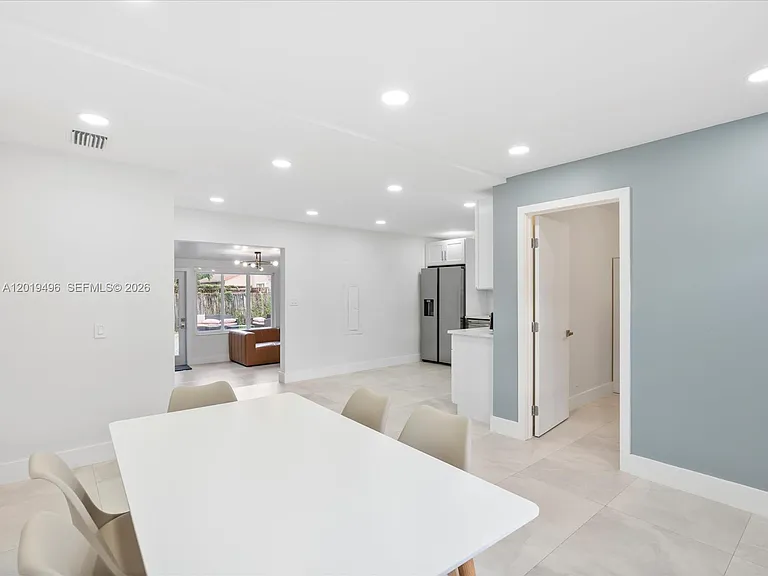 5731 SW 54th Ter — Photo 4