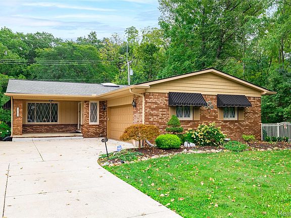 2nd image of 25645 Meridian Rd