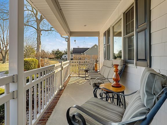 4th image of 11 Woodcock Ln