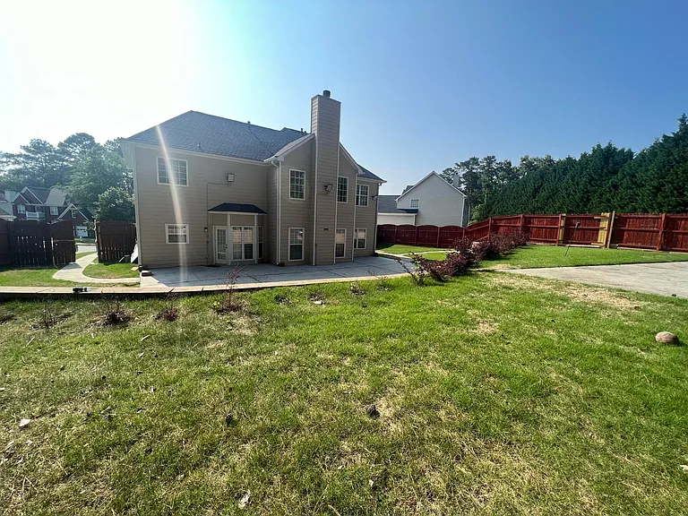 1970 Embassy Walk Ln — Photo 28