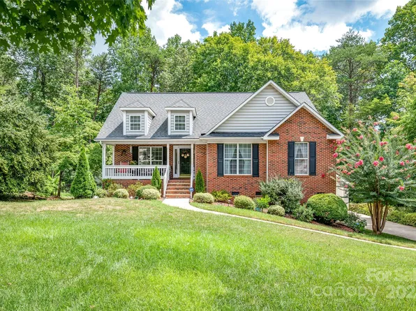 195 Highland Woods Ct, Denver, NC 28037