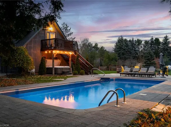 4 Buckingham Blvd, Clearview, ON L9Y 3Y9
