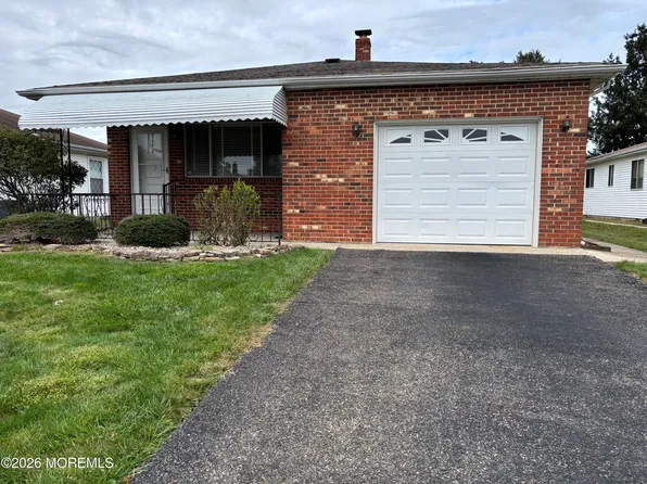 13 Newcastle Court, Toms River, NJ 08757