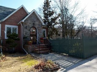 9806 74th Ave, Forest Hills, NY 11375
