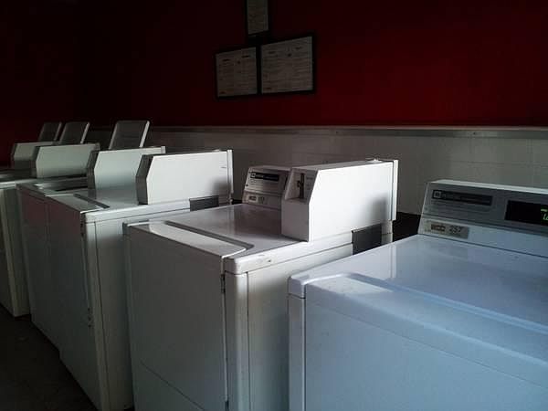 2nd image of 1452 Laurel Ave APT 28
