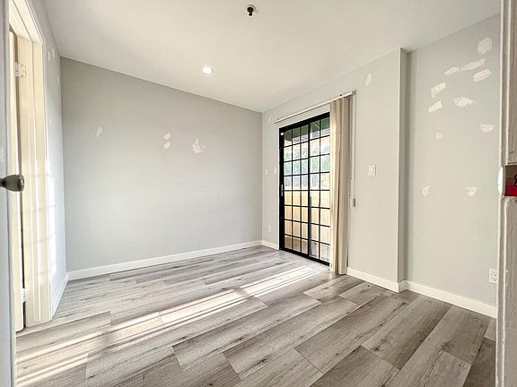 5th image of 1127 E Chestnut St APT B