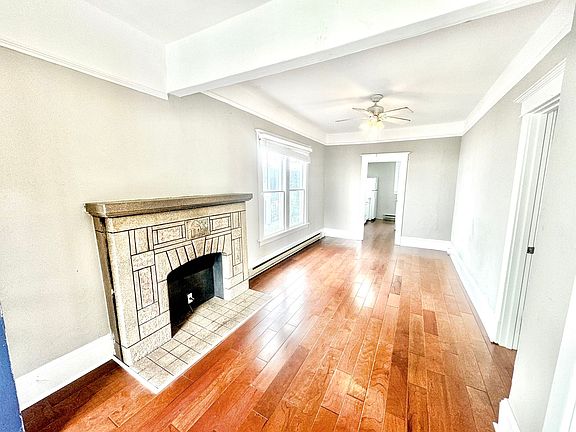 4th image of 4332 8th Ave NE #1