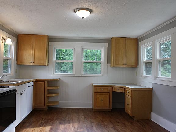 3rd image of 451 Park Ave #2
