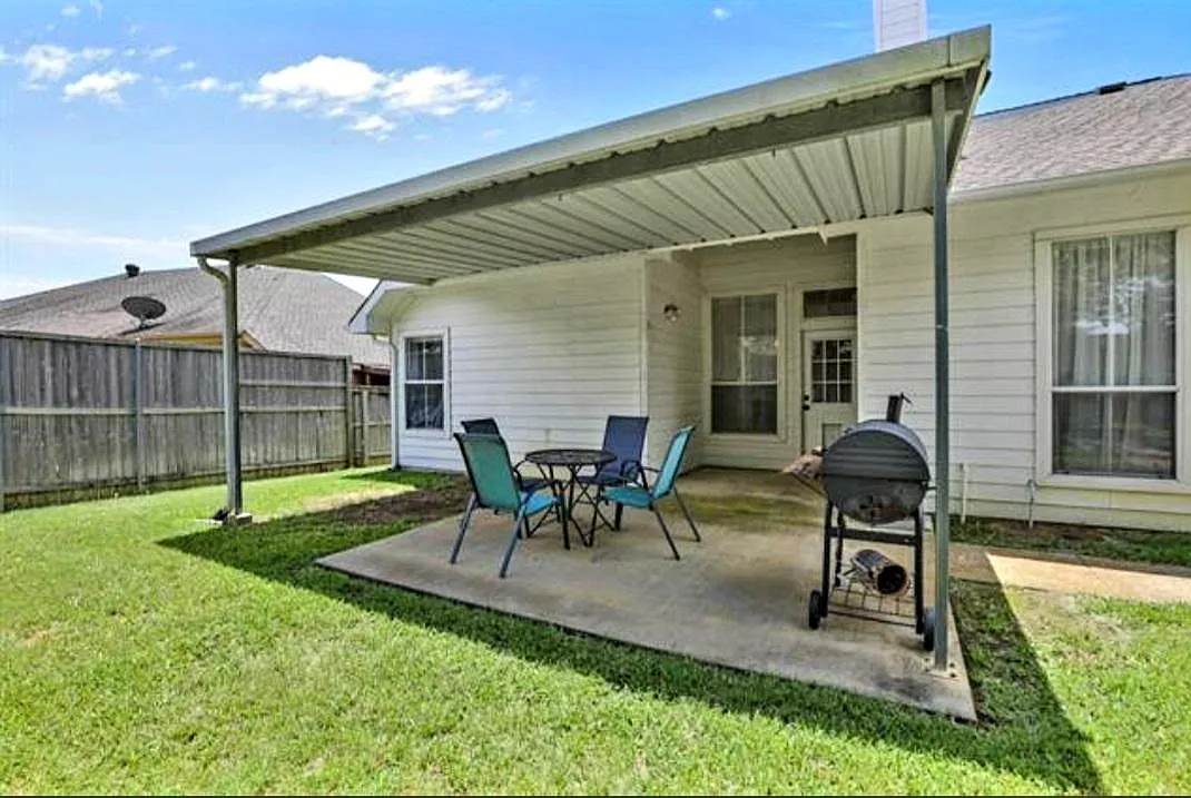 Melissa Diane St, Mansfield — Photo 1