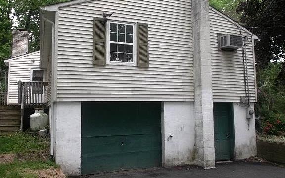 3rd image of 606 Hemlock Dr