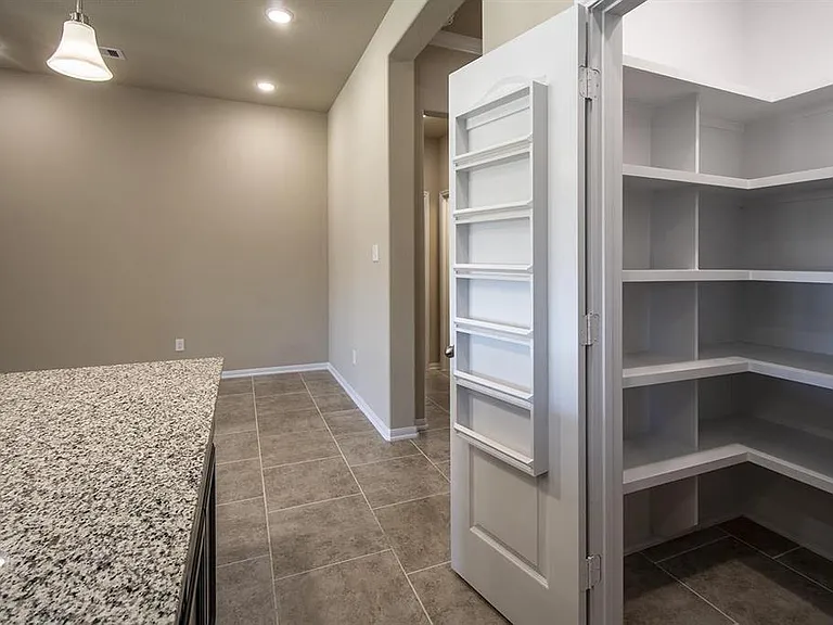 2622 Ivy Wood Ln — Photo 7