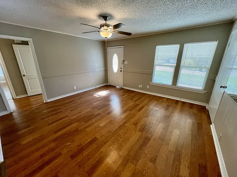 3225 Knox St — Photo 10