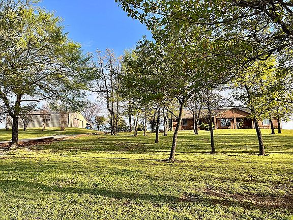 2nd image of 250 Dianna Blvd