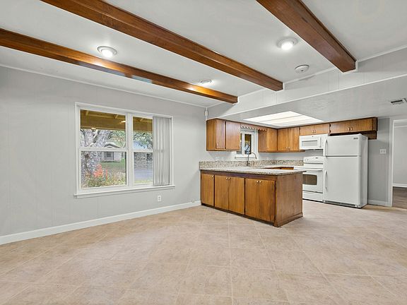 3rd image of 1905 Fair Oaks Dr