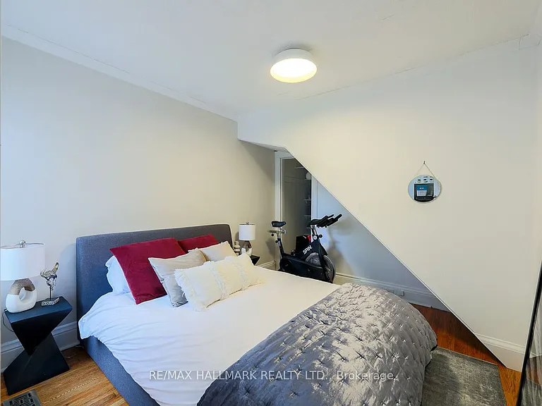 35 Dingwall Ave — Photo 19