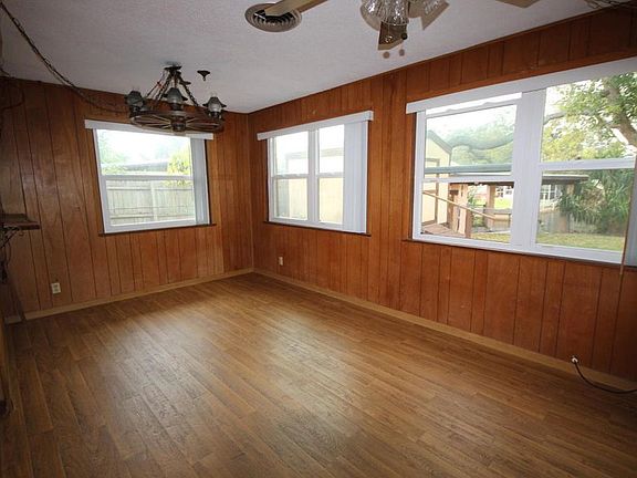 3rd image of 324 Putnam Ave