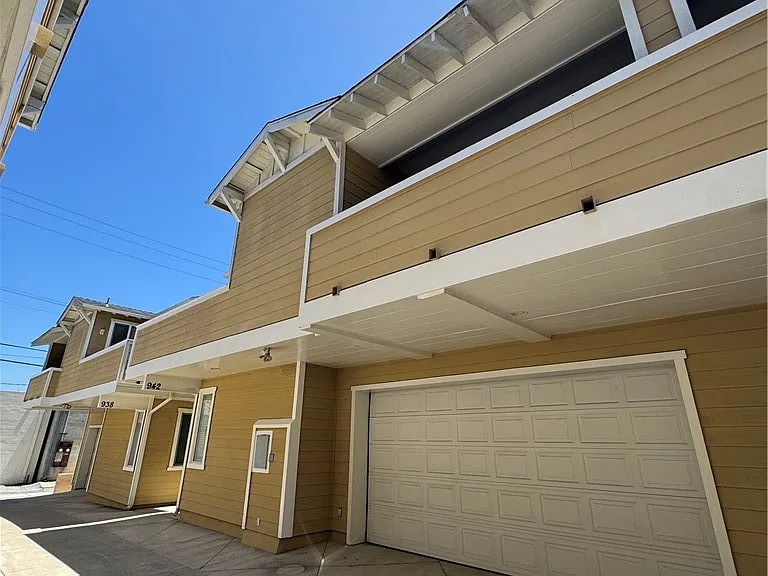 942 Sartori Ave — Photo 2