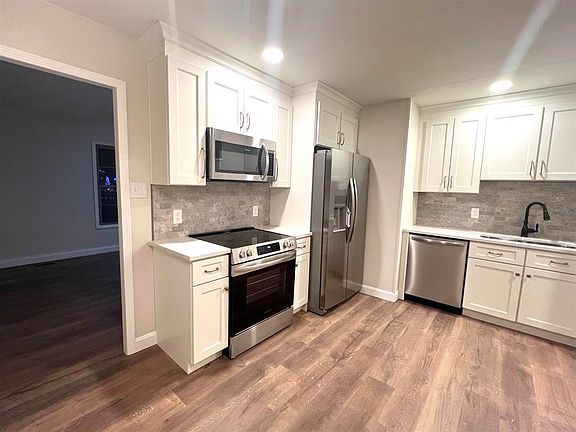 5th image of 534 Tampa Dr