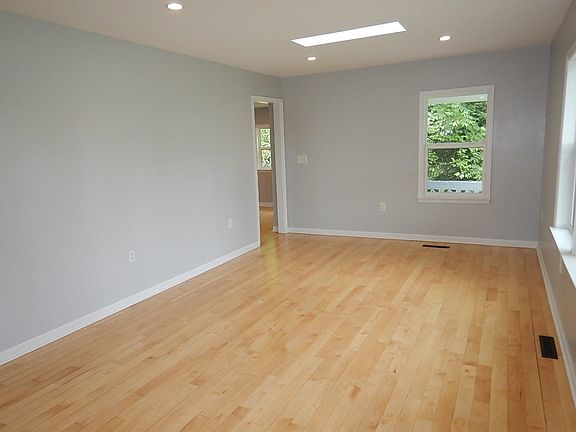 3rd image of 70 Maury Mill Rd