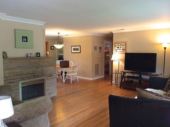 3rd image of 140 Park Ave