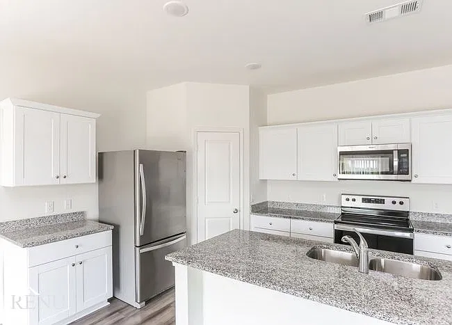 4 bed, 2.5 bath, 2260 sqft, $2,365 — Photo 2