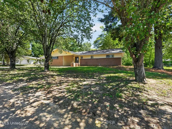 5730 NE Imperial Dr, Jackson, MS 39211
