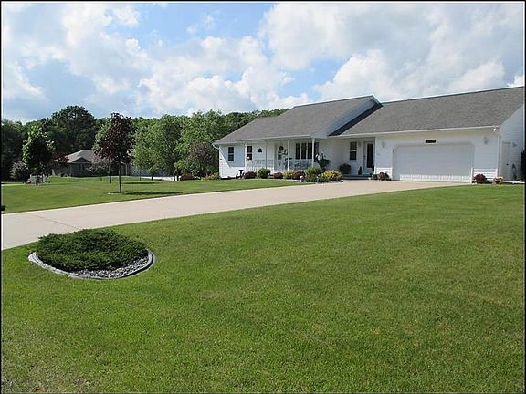 2nd image of 1886 Woodridge Cir