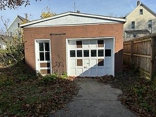 3rd image of 15 Duane Ave