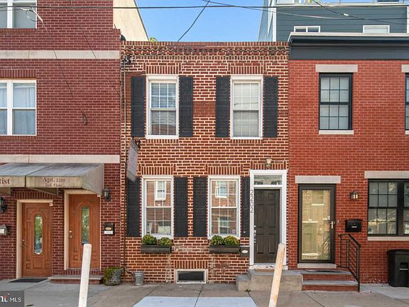 2nd image of 2202 Montrose St