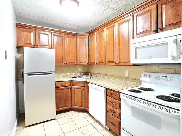 296 Commercial St APT 21, Braintree, MA 02184