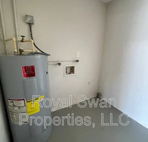 2806 Mineola Dr — Photo 13