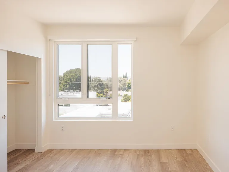 Woodlake Apartments — Photo 79