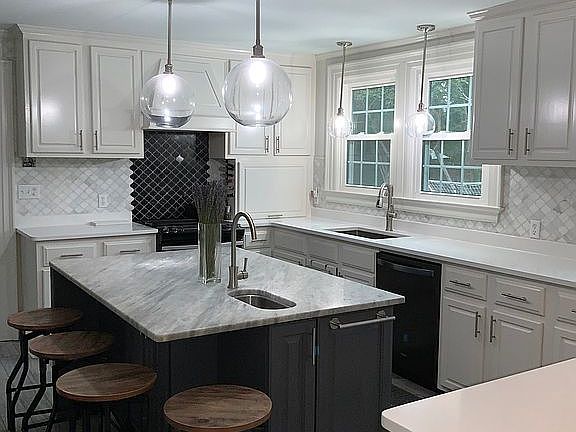 Island & counter  height bar