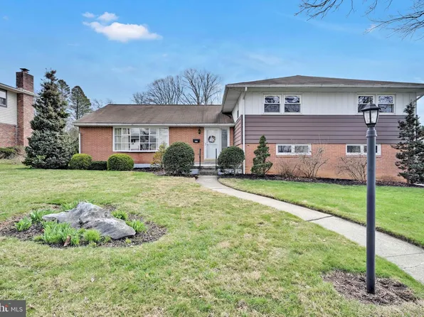 2910 Curtis Rd, Reading, PA 19609