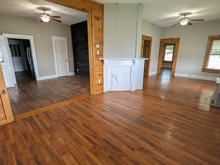1824 N Main St — Photo 12