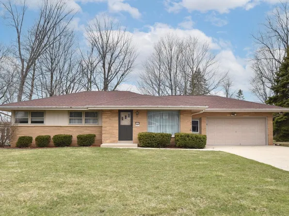 W183N5859 Spruce LANE, Menomonee Falls, WI 53051