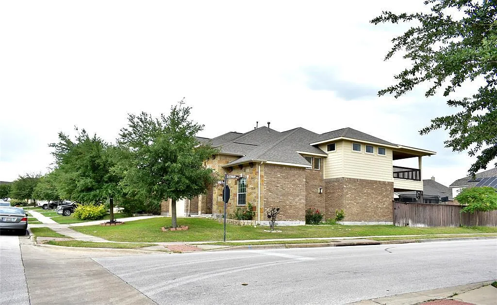 4 bed, 3.5 bath, 3005 sqft, $2,895 — Photo 3