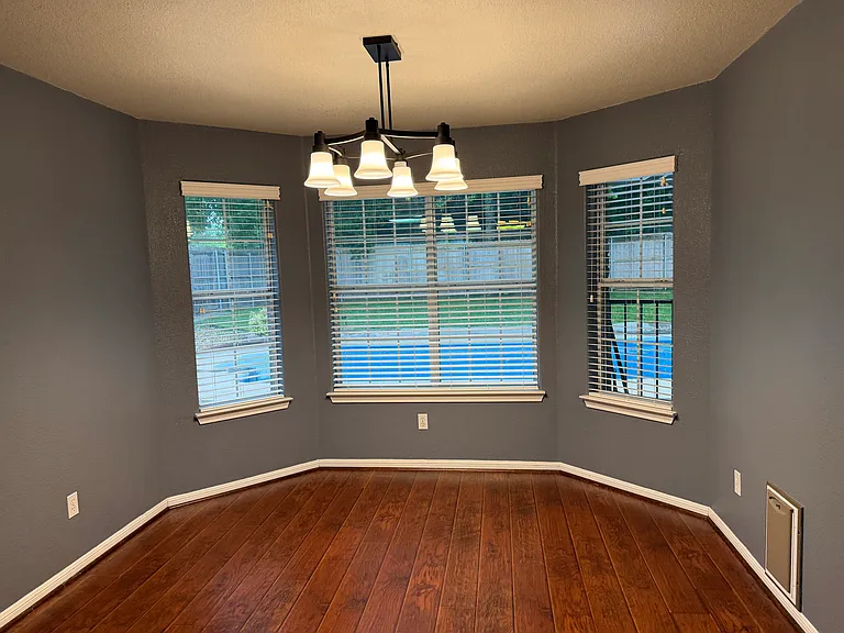621 S Roy Reynolds Dr — Photo 20
