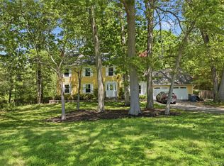 23 Abbey Lane, Setauket, NY 11733