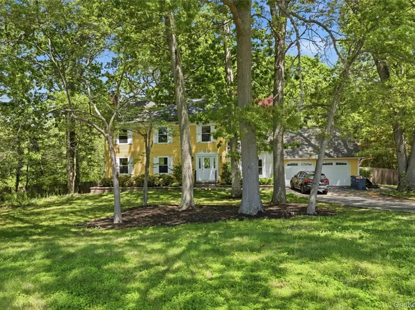 23 Abbey Lane, Setauket, NY 11733