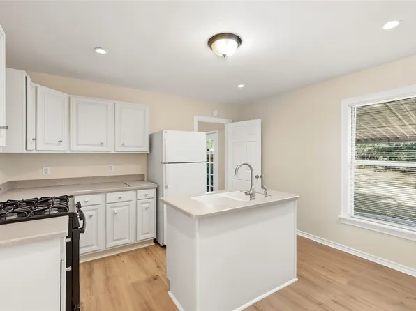 2625 Handley Dr, Fort Worth, TX 76112