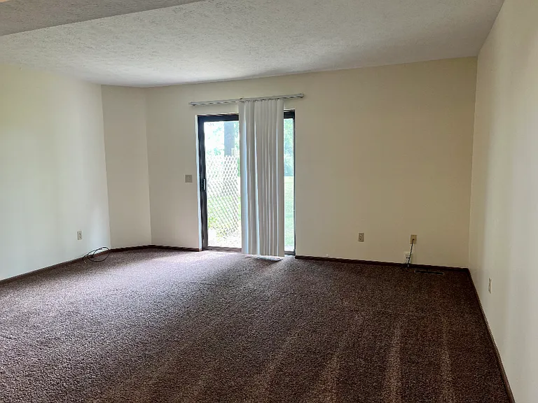 735 Longview Ave — Photo 2