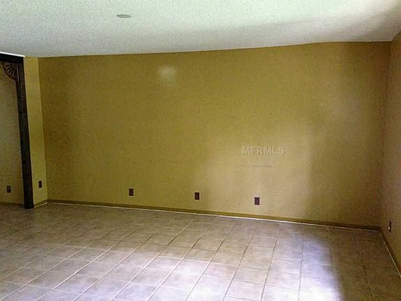 3rd image of 30721 Glenn Dr