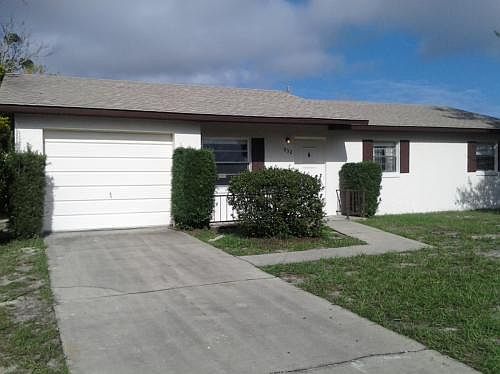 1st image of 932 W Embassy Dr